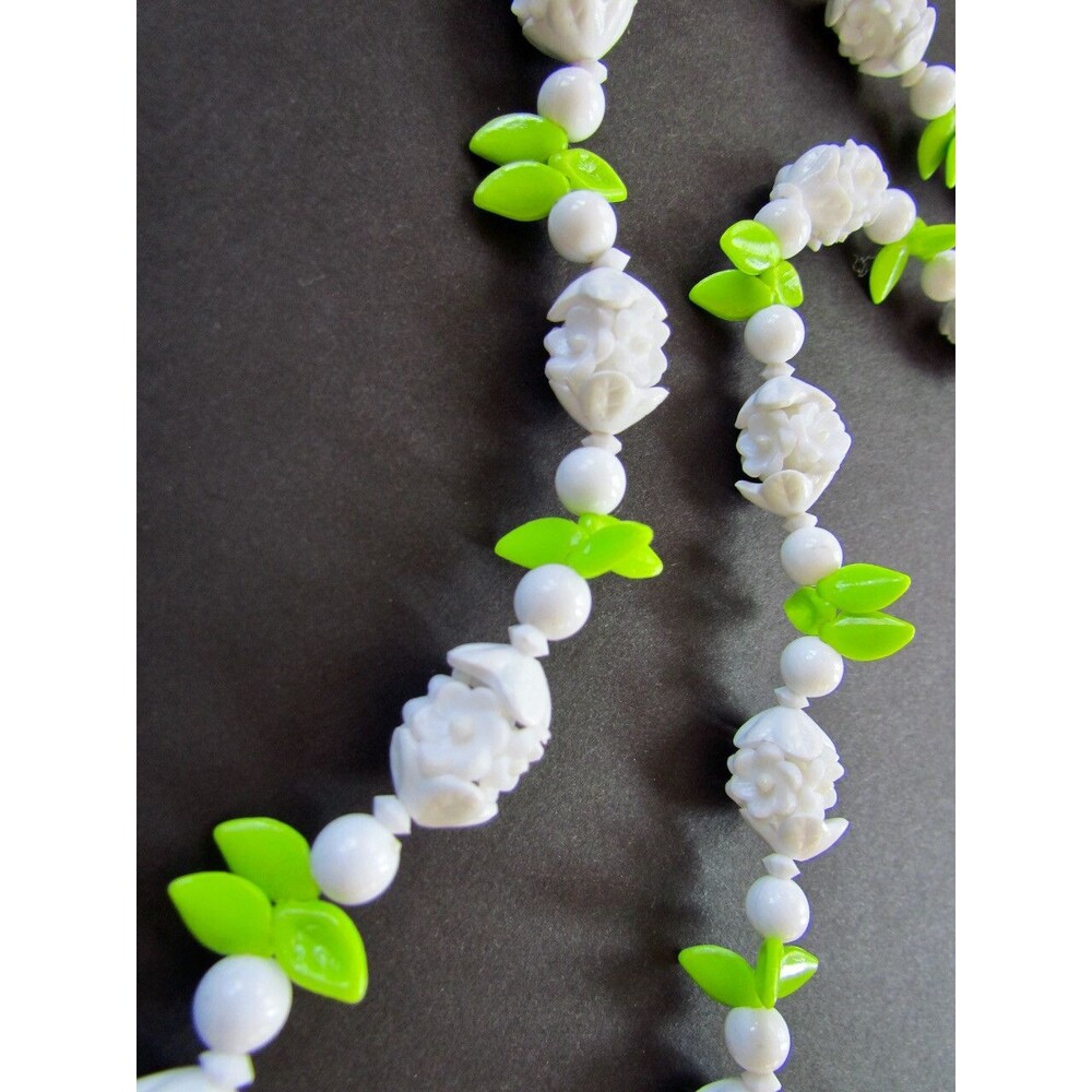 Vintage Floral Carved Bead Necklace Green Vines Flowers 1950s